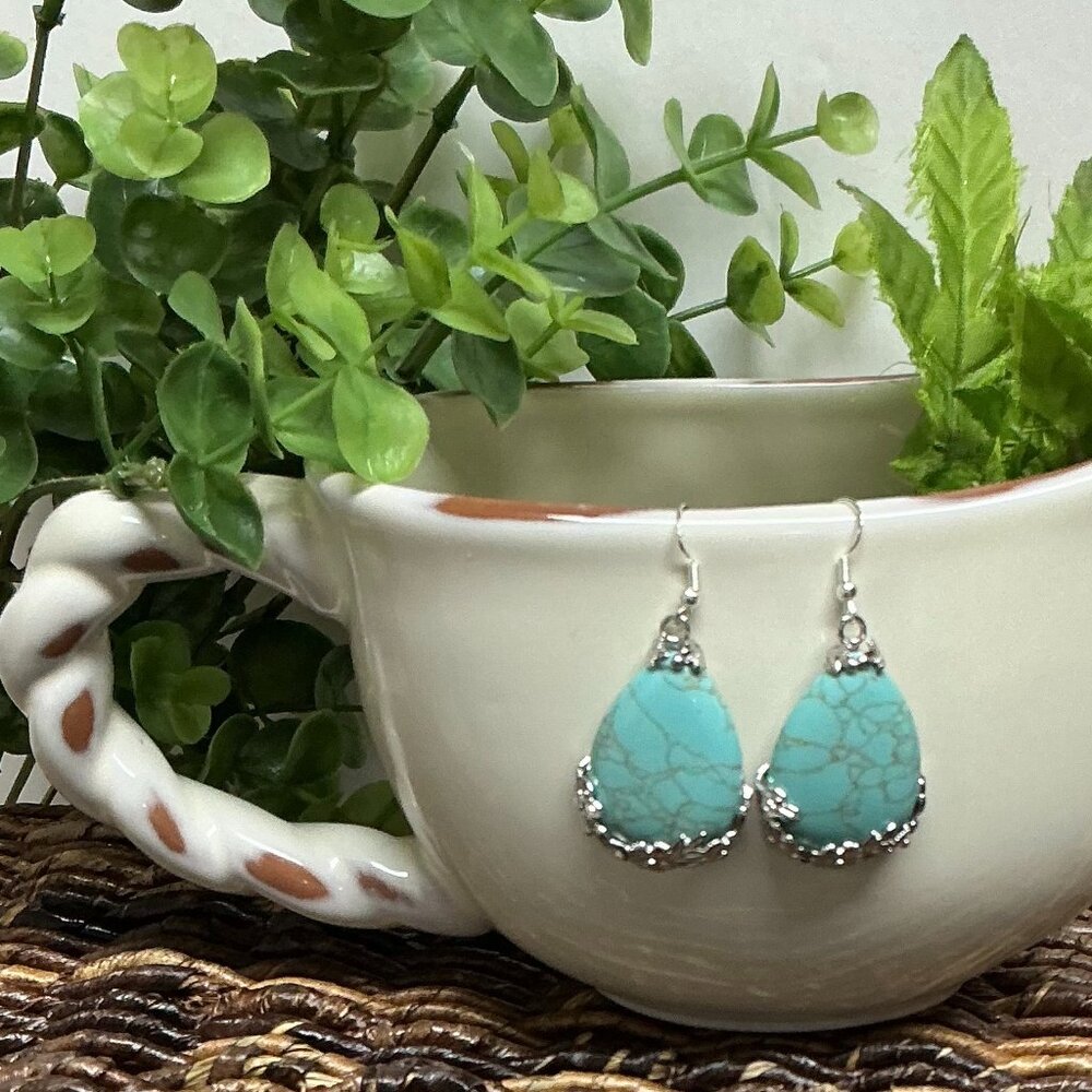 Teardrop Blue Turquoise Gemstone .925 Silver cross post SG-0114